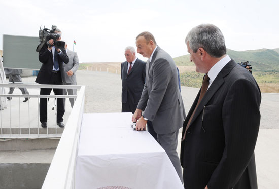 Prezident İlham Əliyev Şabran rayonunda 10,7 kilometrlik birinci mərhələsi istismara verilən Vəlvələçay-Taxtakörpü kanalı ilə tanış olmuşdur(FOTO)